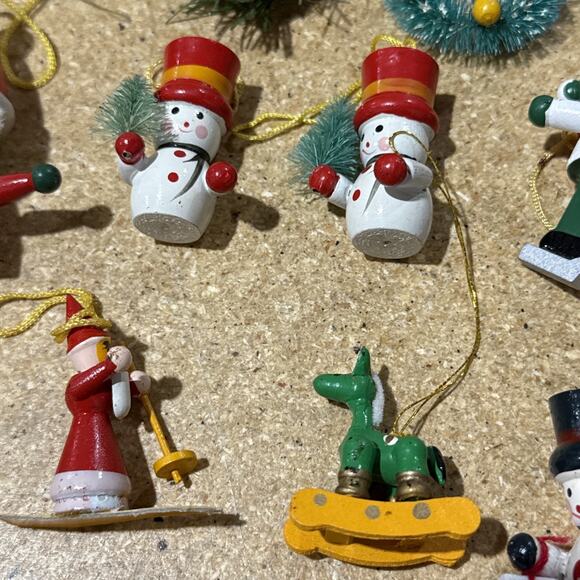 Mixed Lot Mini Christmas Ornaments Wood & Plastic Vintage Style 40+ Pieces - Picture 8 of 9